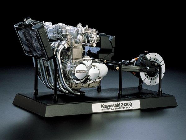 Tamiya 16023 Kawasaki Z1300 Motorcycle Engine 1/6
