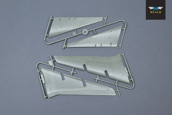X-Scale 144001 Airliner DC-8-33 - Long-Range Narrow-Body Passenger Airliner 1/144