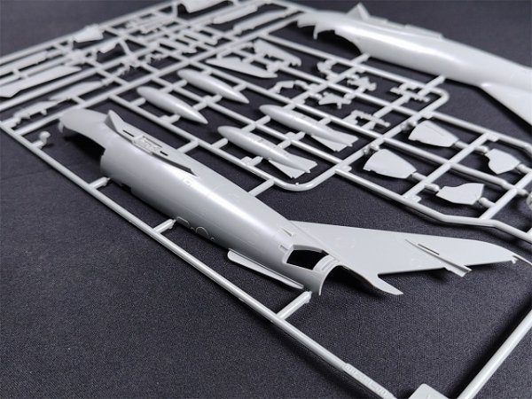 Kinetic K48164 Shenyang J-5 - Chinese built MiG-17F 1/48