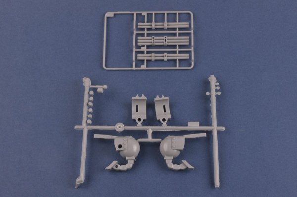 Hobby Boss 81806 UH-1 Huey B 1/18