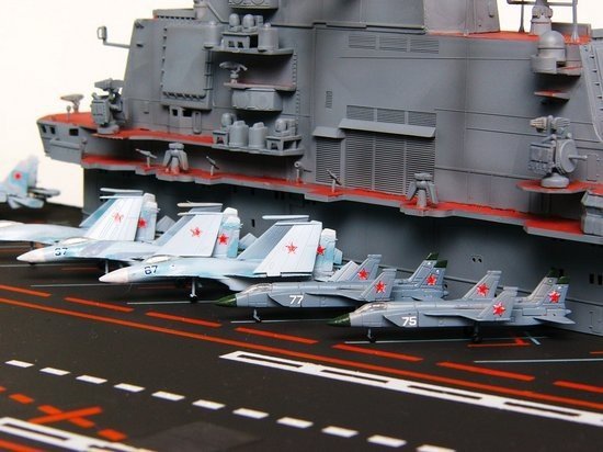 Trumpeter 05606 USSR Admiral Kuznetsov aircraft carrier 1:350