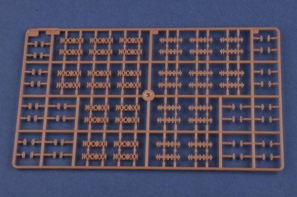 Hobby Boss 84530 German Sd.Kfz.182 King Tiger Porsche Turret w/ Zimmerit (1:35)