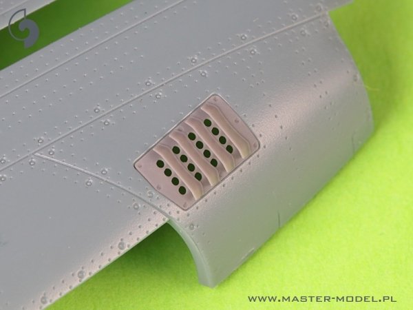 Master AM-48-188 P-51 Mustang - pokrywa wlotu powietrza do gaźnika - typ z żaluzjami dla RAF - wersja B (do modelu Eduard) 1/48