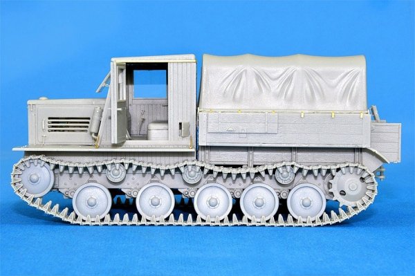 Miniart 35052 Soviet Artillery Tractor Ya-12 Early Production (1:35)