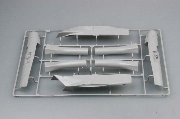 Trumpeter 03204 McDonnell Douglas F/A 18 E Hornet (1:32)