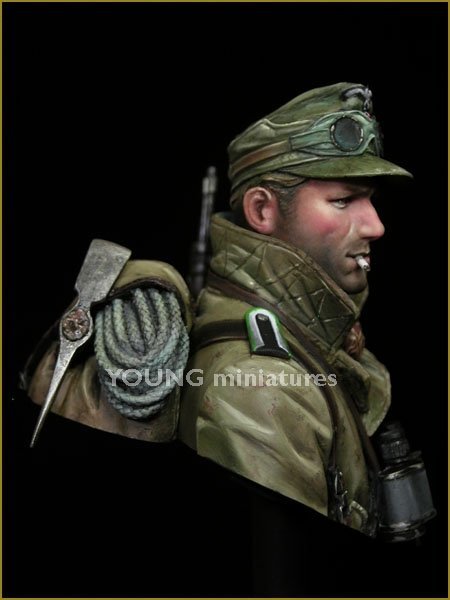 Young Miniatures YM1836 GERMAN GEBIRGSJAGER 1942 1/10