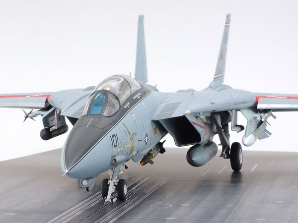 Tamiya 61122 Grumman F-14A Tomcat (Late Model) Carrier Launch Set 1/48