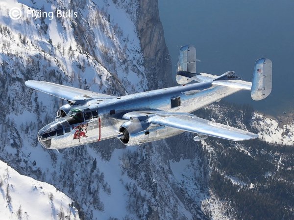 Revell 05643 Flying North American B-25J Mitchell - The Flying Bulls 1/48