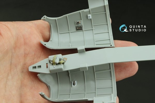 Quinta Studio QD32226 Boeing B-17G Navigator, bombardier, waist and tail gunners compartments. 3D-Printed coloured Interior (HK models) 1/32