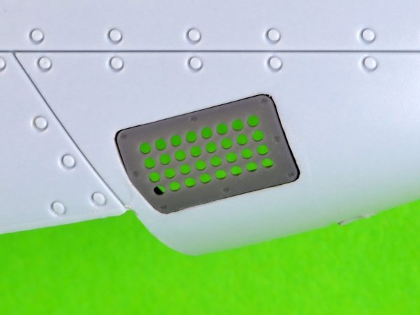 Master AM-48-189 P-51 Mustang - pokrywa wlotu powietrza do gaźnika - typ standardowy z otworami (do modelu Airfix) 1/48