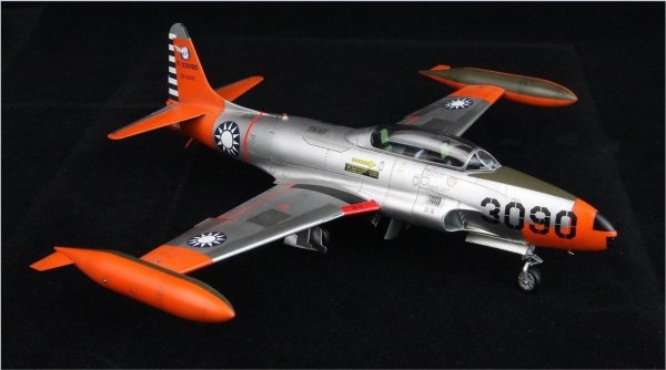 Great Wall Hobby S4805 RoCAF T-33A Shooting Star (1:48)