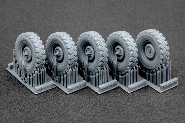 ScaleX WM 35020S L. Rover 88 6.5 small Sagged wheel set (for AK-Interactive) 1/35