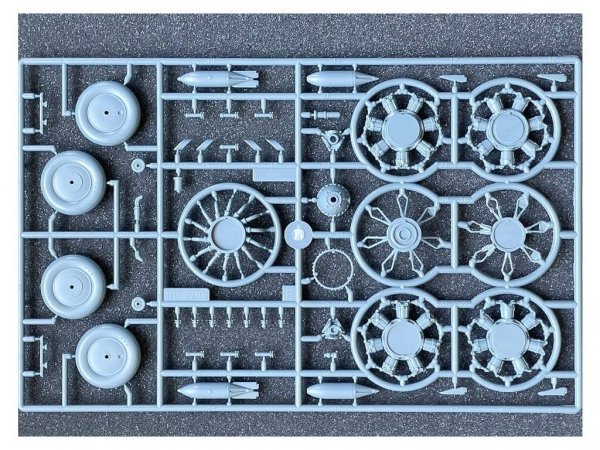 Infinity Models INF3205 Aichi D3A1 Val 1/32