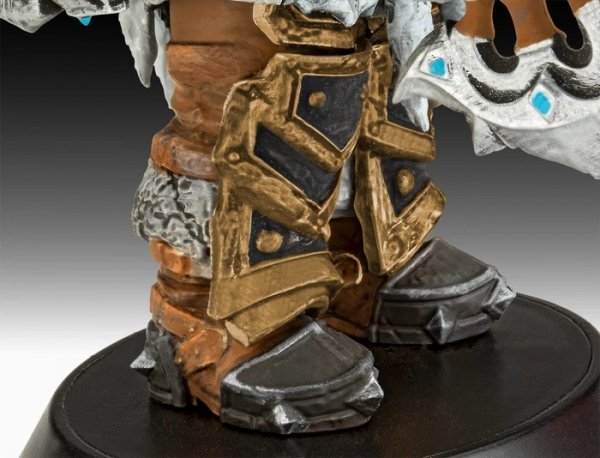 Revell 03516 Gift Set World of Warcraft Thrall (WoW) 1/16