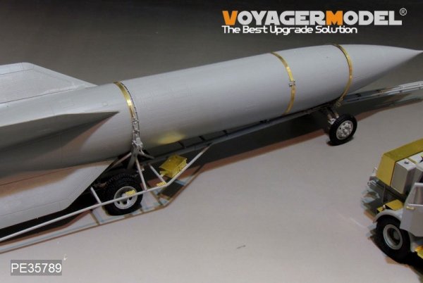 Voyager Model PE35789 WWII Hanomag SS100 Military Car w/V2 Rocket Transporter For TAKOM 2110 1/35