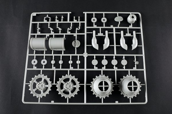 Trumpeter 00948 German Tiger II Heavy Tank - Porsche Turret Early Production 1/16