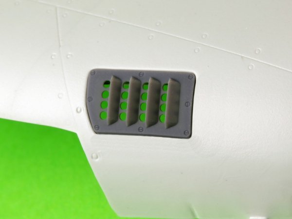 Master AM-32-140 P-51 Mustang - pokrywa wlotu powietrza do gaźnika - typ z żaluzjami dla RAF - wersja A (do modelu Revell) 1/32