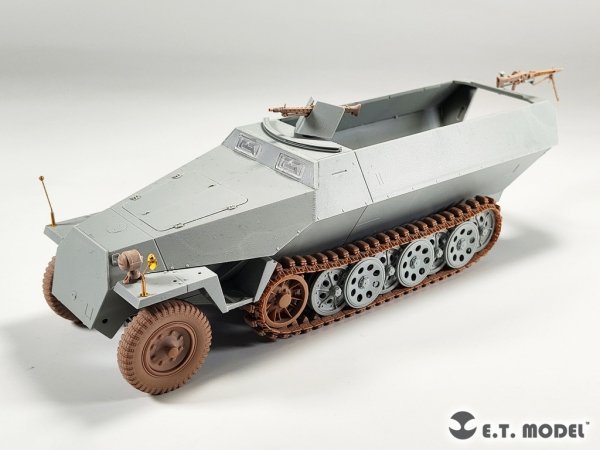 E.T. Model P35-405 WWII German Sd.kfz.251/Sd.kfz.11 Track links &amp; Sprockets Early 3d Printed 1/35