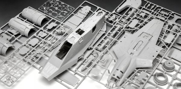 Revell 06747 Star Wars: Razor Crest The Mandalorian and Grogu 1/72