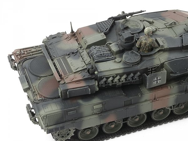 Tamiya 32607 Leopard 2 A7V German Main Battle Tank 1/48