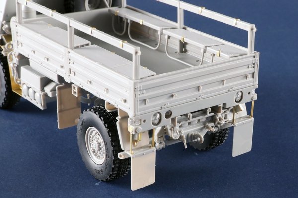 Trumpeter 01097 M1078A1P2 2.5 Ton LMTV Cargo Truck 1/35