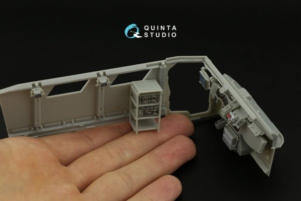 Quinta Studio QD35044 M1224 MaxxPro MRAP 3D-Printed &amp; coloured Interior on decal paper ( Bronco ) 1/35
