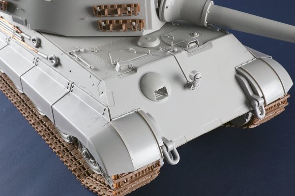 Trumpeter 00949 Pz.Kpfw.VI Sd.Kfz.182 Tiger II (Henschel 105mm) 1/16