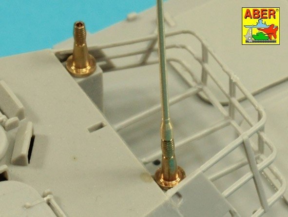 Aber R-44 Zestaw 2 anten VHF pojazdów NATO / Set of 2 NATO antennas with mount bases 1/35
