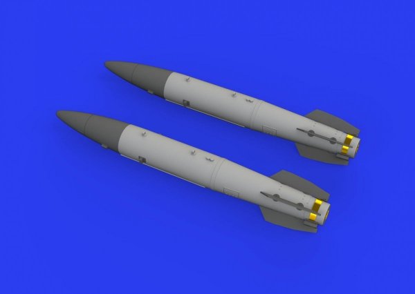 Eduard 648460 B43-1 Nuclear Weapon w/ SC43-3/ -6 tail assembly 1/48 
