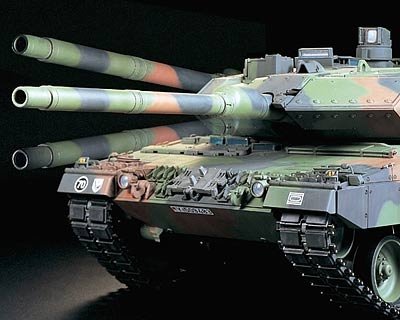 Tamiya 56020 R/C Leopard 2 A6 Main Battle Tank Full-Option Kit 1/16