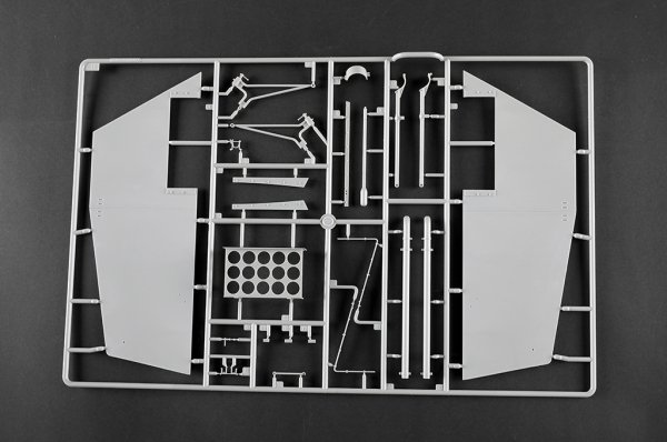 Trumpeter 00953 German Sd.Kfz.165 Hummel Late Production 1/16