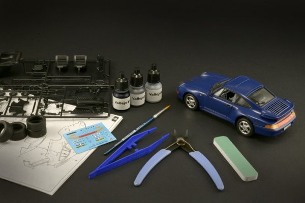 Italeri 72013 Porsche 911 - Complete Set For Modeling - Starter kit 1/24
