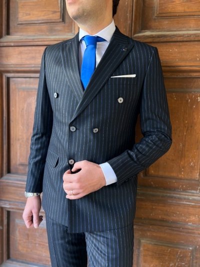 Elegancki garnitur męski - Czarny - Paski jasnoniebieskie - Made in Italy