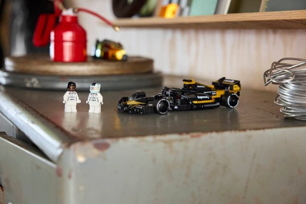 LEGO 77252 F1®: film — APXGP Team Race Car
