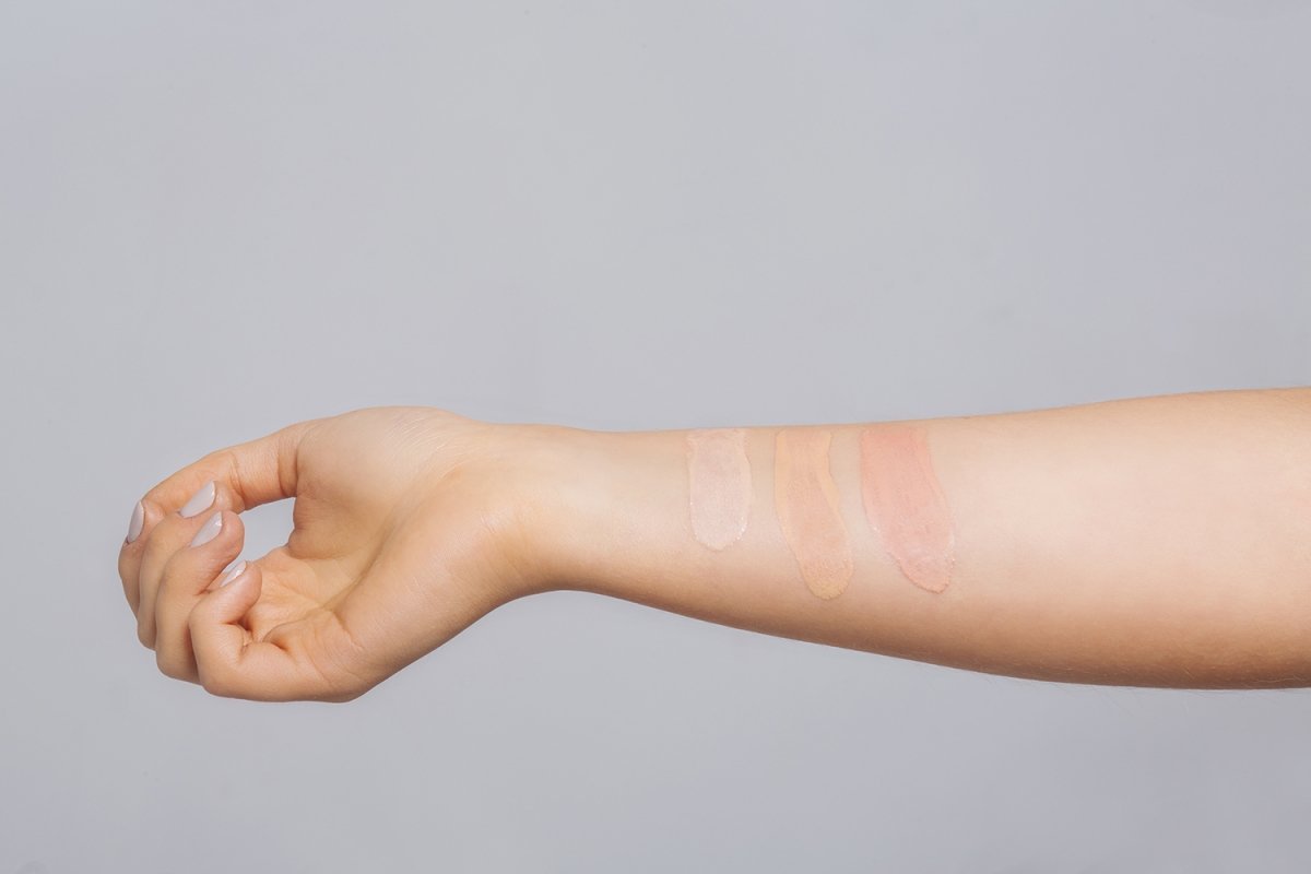 Velvet SKIN podkład i serum 2 w 1 do twarzy BEIGE