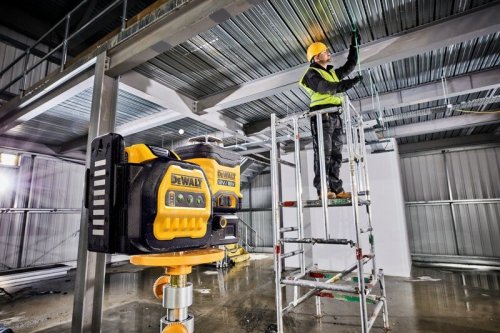 LASER LINIOWY 3-PŁASZCZYZNOWY 12/18V  ZIE. WIĄZKA XR 1*2.0AH