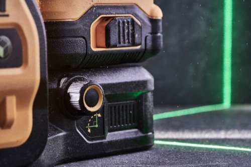 LASER LINIOWY 3-PŁASZCZYZNOWY 12/18V  ZIE. WIĄZKA XR 1*2.0AH