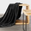 Koc z efektem 3D z wytłaczanym wzorem jodełki D91 Cindy5 170x210cm Czarny