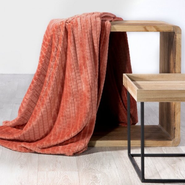 DESIGN 91 Koc CINDY 2 miękki i miły w dotyku z wytłaczanym wzorem w kosteczkę 200x220 cm Ceglany