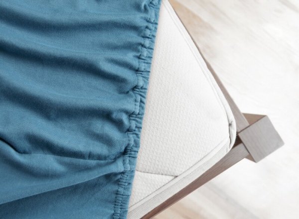 Prześcieradło jersey z gumką 160x200 cm z bawełny kolor niebieski 125 g/m2 Design 91