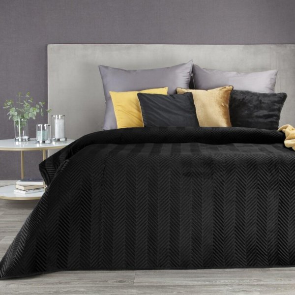 Narzuta SOFIA z miękkiego i matowego welwetu pikowana w jodełkę metodą hot press 170x210cm Czarny