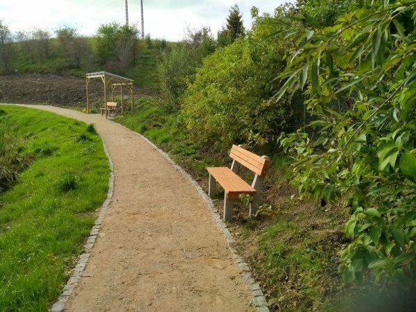 Ławka betonowa z oparciem do wkopania BASIA ZO