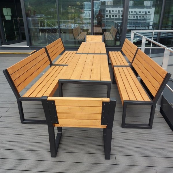 Zielona klasa. Klasa pod chmurką, 2 stoły, 4 ławki i 2 krzesła z oparciem LOFT CERTYFIKAT