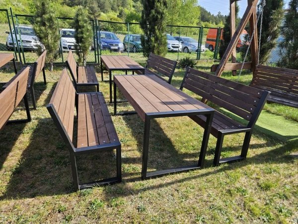 Zielona klasa. Klasa pod chmurką, 4 stoły i 8 ławek z oparciem LOFT CERTYFIKAT