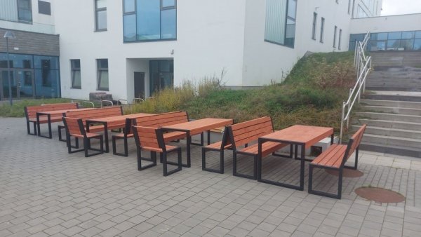 Zielona klasa. Klasa pod chmurką, 4 stoły i 8 ławek z oparciem LOFT CERTYFIKAT