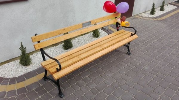 ławka królewska z podłokietnikiem żeliwna MAJA