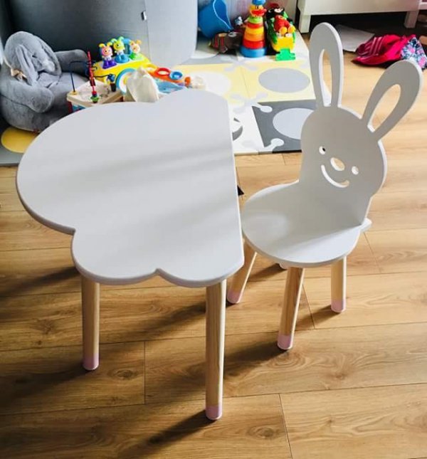 Stolik dla dziecka chmurka