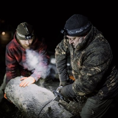 Latarka czołowa Fenix HM55R - czarna