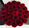 Czerwone żywe WIECZNE róże w dużym czarnym boxie