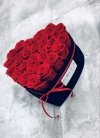 Czerwone wieczne róże w dużym boxe heart